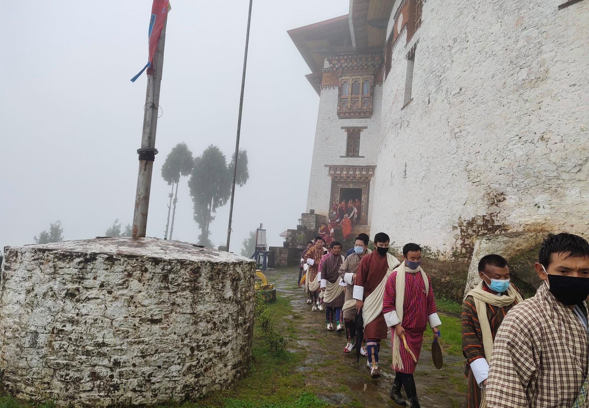 ཁྲུས་འབབ་ཀྱི་བཀྲིས་སྨོན་ལམ་དང་ བུམོ་བཀྲིས་ཀྱི་ལོ་བལྟར་གསོལ་མཆོད།